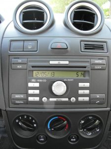 Ford Fiesta - car and gas - radio 6000cd